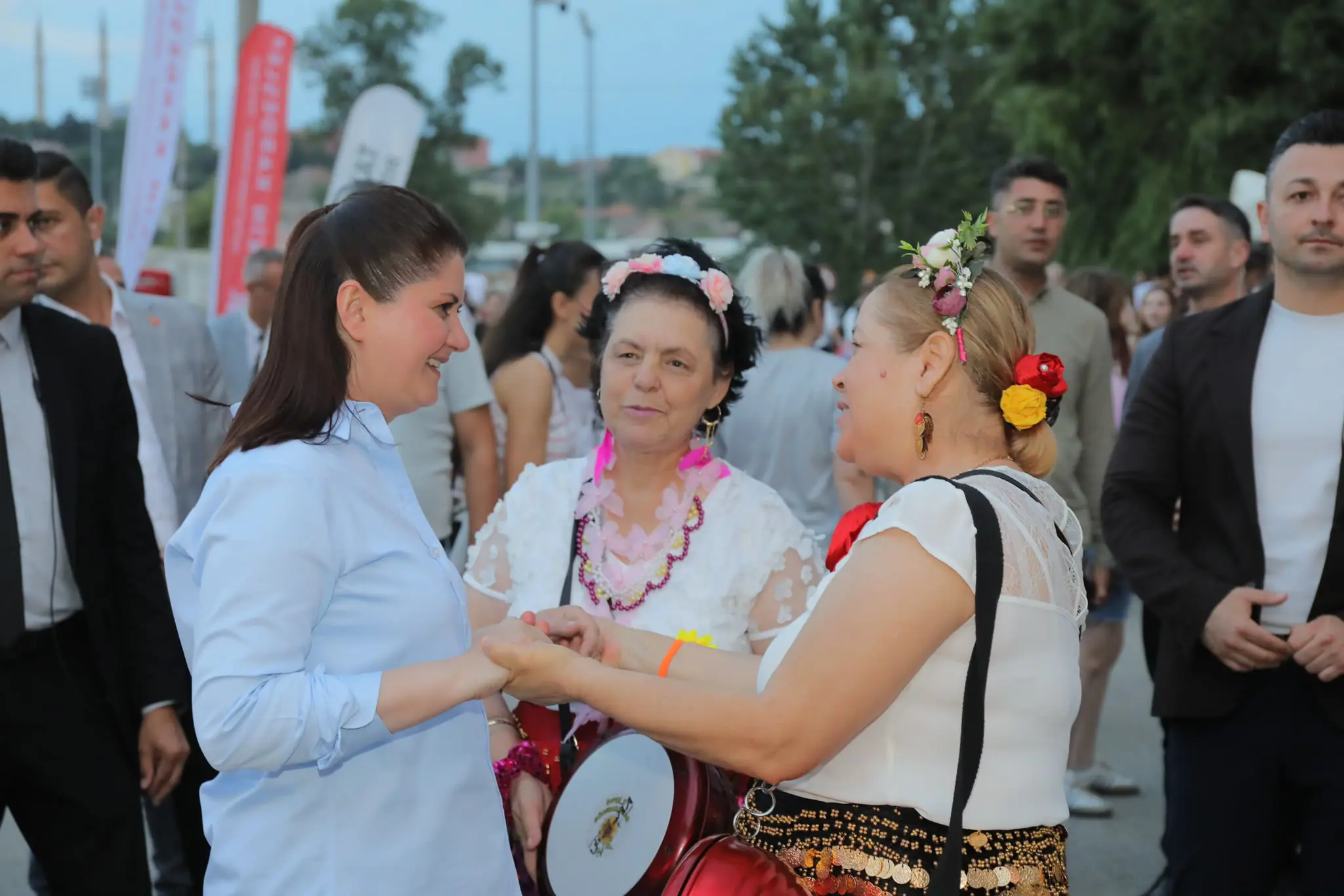 665. KIRKPINAR YAĞLI GÜREŞLERİ FESTİVALİ’NDE EMİR CAN İĞREK VE RİTİM GRUPLARI RÜZGARI ESTİ galeri görseli